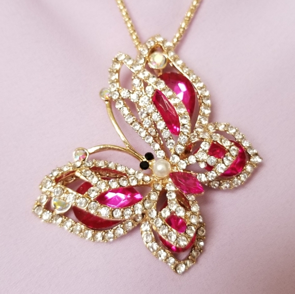 NWT- Crystal 3-D Fushia Butterfly Pendant * - Picture 6 of 11